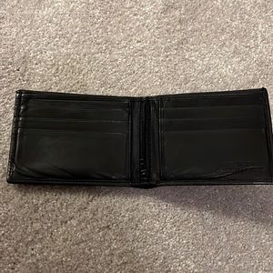 Fossil traveler genuine leather wallet - brand new in box